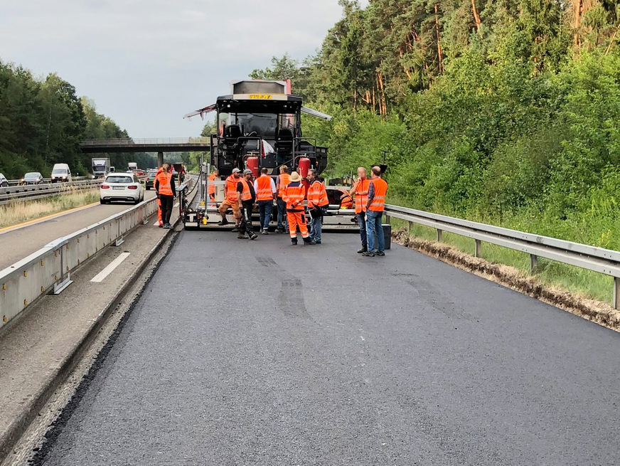 Asphaltfertiger im Straßenbau