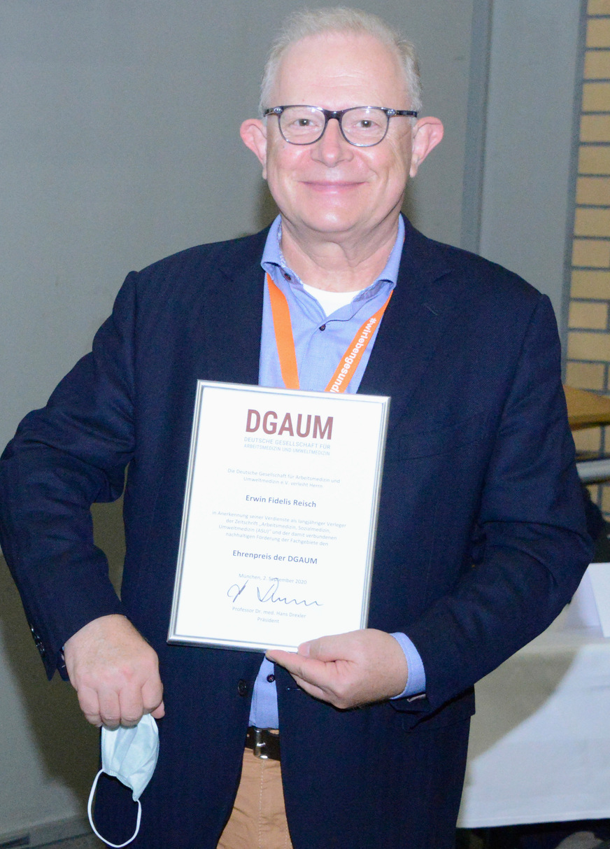 Erwin Fidelis Reisch wurde für seine großartige verlegerische Tätigkeit der Ehrenpreis der DGAUM verliehen