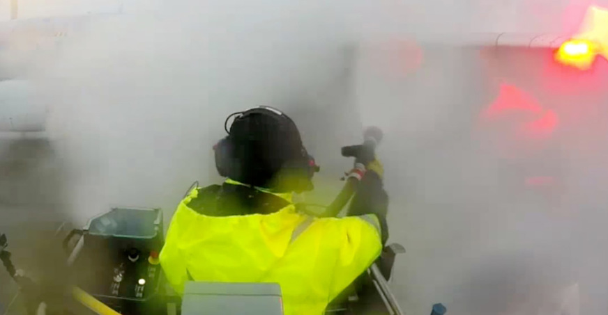 Abb. 3:  Sprühnebel kann neben Schneefall zu zusätzlichen Erschwernissen bei der visuellen ­Kontrolle führe﻿﻿﻿﻿n