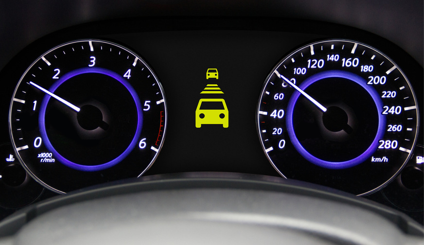 Je zuverlässiger Assistenzsysteme funktionieren, umso mehr wird ihnen vertraut und umso mehr wird das eigene Urteil in Frage gestellt, so dass zum Beispiel Autorfahrerinnen und -fahrer in problematische Situationen geraten können