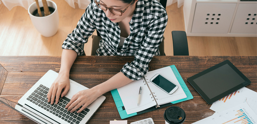 Generell bedeutet das Arbeiten im Homeoffice für die Mehrheit der Beschäftigten einen intensiveren Einsatz von Informations- und Kommunikationstechnologien (IKT) während der Arbeitszeit.