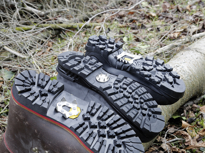 Abb. 3:  Krallen in den Profilsohlen von Forststiefeln sorgen für mehr Halt bei der Arbeit im Wald