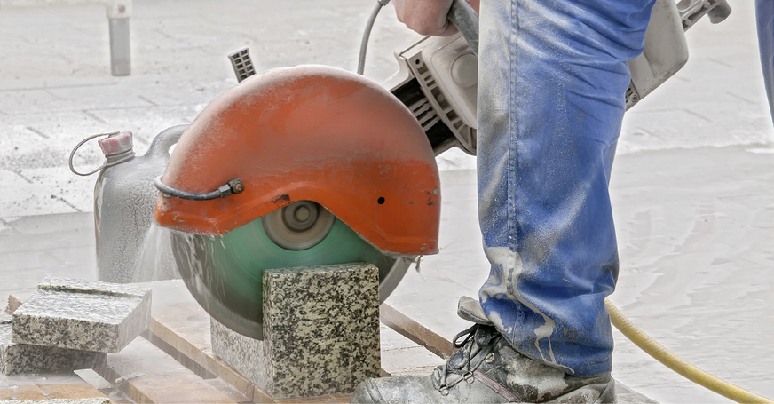 Beschäftigte, die über viele Jahre einer Lärmbelastung ausgesetzt sind, haben ein erhöhtes Risiko, eine Lärmschwerhörigkeit zu entwickeln