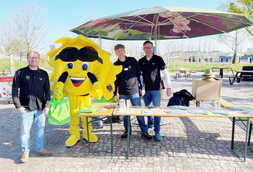 Das Maskottchen der Sozialpartnervereinbarung „Sunny“ ist ein Blickfang und weckt Interesse an den Präventionsangeboten der SVLFG auf Ausstellungen, Messen und anderen Veranstaltungen