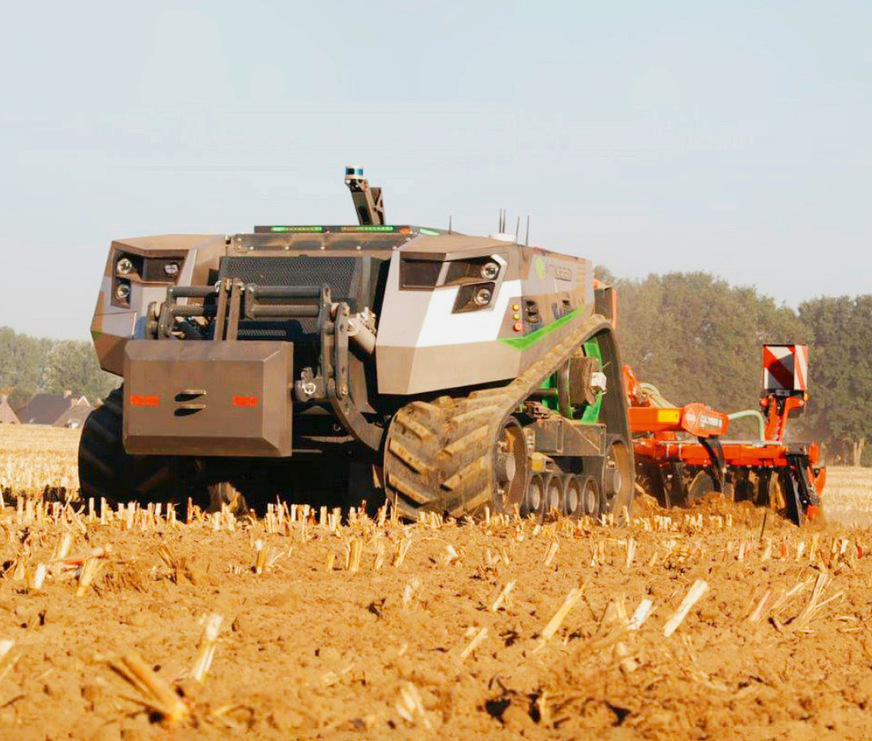Hochautomatisierter selbstfahrender Traktor
