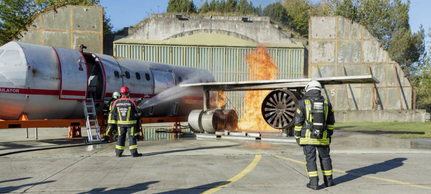 Abb. 4:  Heißfeuerübung der Bundeswehrfeuerwehr