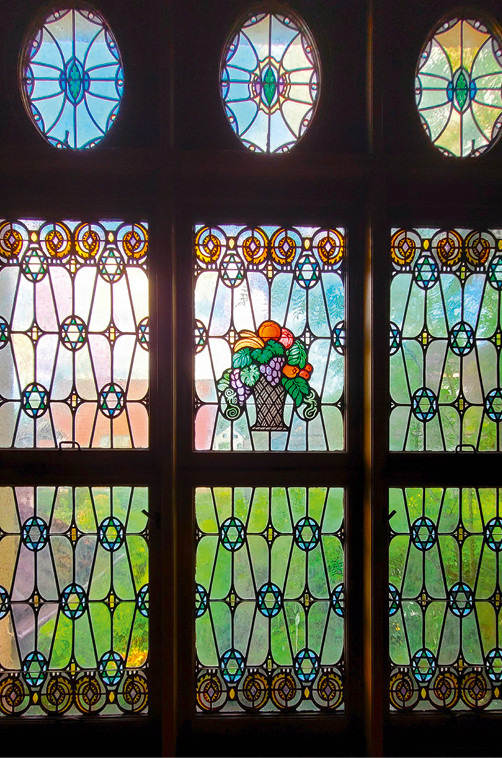 Abb.&nbsp;4:  Buntglasfenster