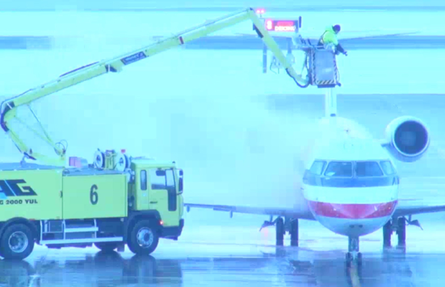 Kontrolle der Flugzeugenteisung unter widrigen physikalisch