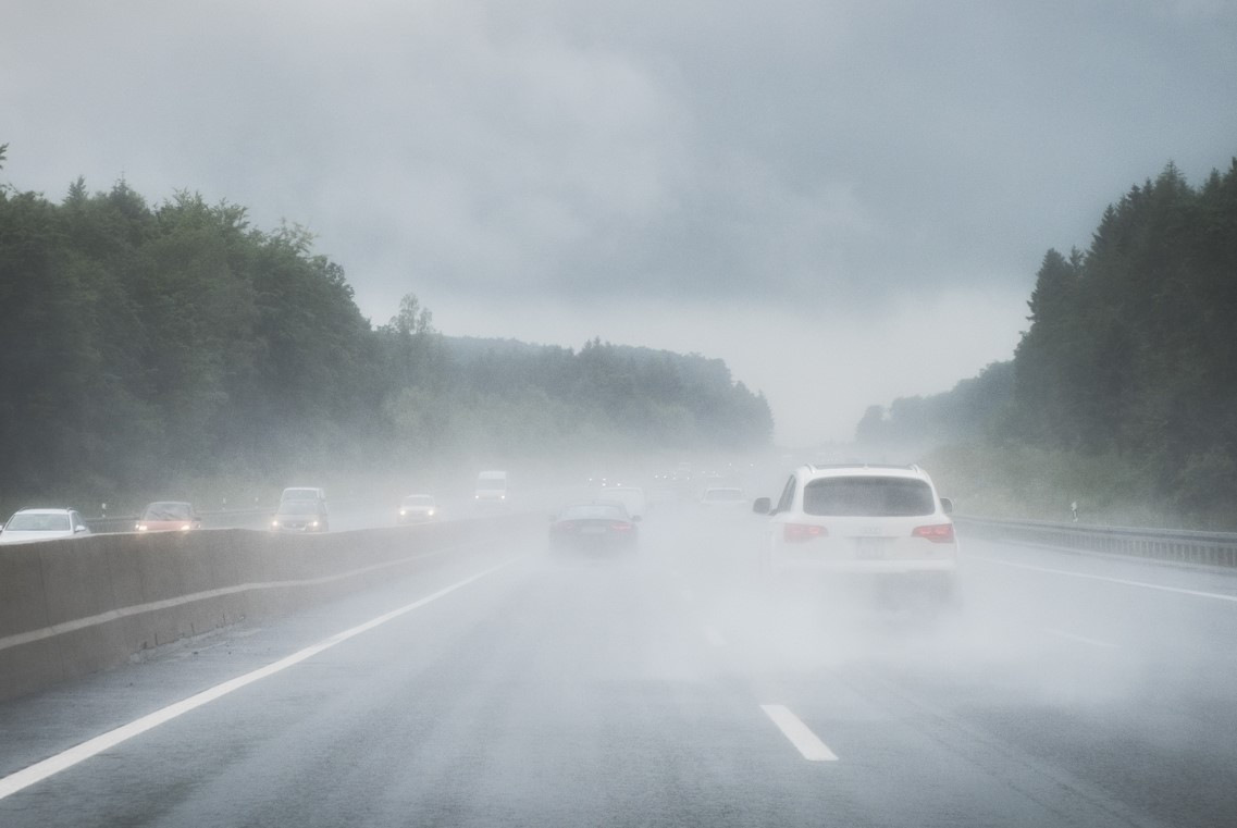Sicherer fahren bei Sturm und Starkregen
