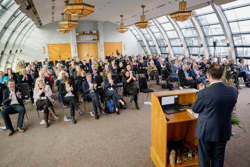 Institutsleiter Prof. Dr. Volker Harth eröffnet die Veranstaltung - © Foto: Ronald Frommann
