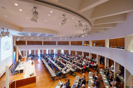 Mittagssymposium im Runden Saal - © Foto: Guido Kollmeier
