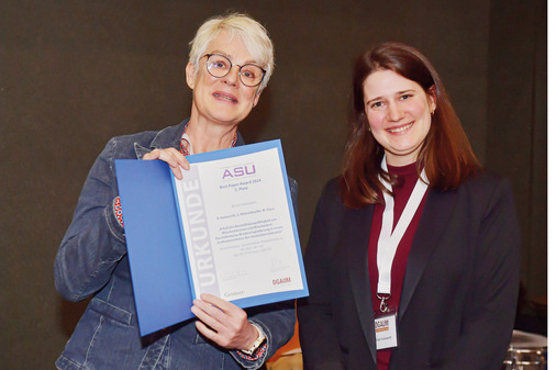 Auf den  3. Platz  kam das  Team Holz­warth, Webendoerfer, Claus  mit ihrer Arbeit „Erhalt der Beschäftigungsfähigkeit von Mitarbeiterinnen und Mitarbeitern – Die stufenweise Wiedereingliederung in einem Großunternehmen der chemischen Industrie“. - © Foto: DGAUM / Scheele
