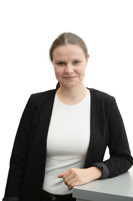 Maria Helbig, BSc. Psychologie Psychologische Fachkraft, Projektleitung  „Ausbildung zur/zum betrieblichen psycho­logischen Ersthelfenden“maria.helbig@helios-gesundheit.de