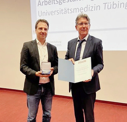 Verleihung der Joseph-Rutenfranz-Medaille an Prof. Benjamin Steinhilber ( links )