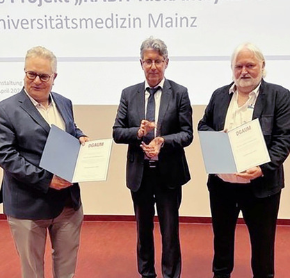 Die Preisträger des Innovationspreises Dipl.-Min. Silvester Siegmann (rechts) und Prof. Dirk Matthias Rose (links)