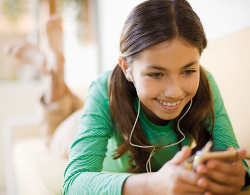 
Die neue Generation von Abspielgeräten mit MP3Technologie erlaubt es, Musik mit einem erheblich höherem Schallpegel zu hören
