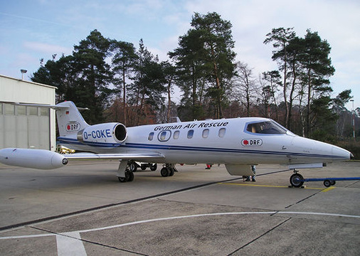 
 Abb. 1: 
 Learjet 35A mit AlliedSignal TFE73122B Turbofan Triebwerke, wie bei den Messungen eingesetzt (Wiedergabe mit Erlaubnis der deutschen Luftrettung Ltd.)


