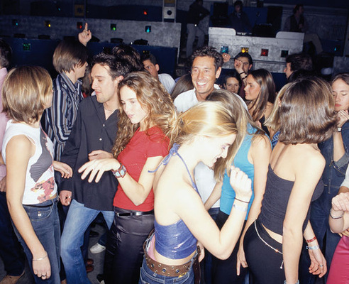 
GBL ist eine Partydroge und wird häufig in der Szene oder bei Rockkonzerten konsumiert, da es leicht zu beschaffen ist
