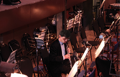 



Orchestergraben: Leidenschaft oder Zufluchtsort, der Leiden schafft?
