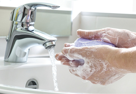 



Unterweisungen zur Hygiene können das Infektionsrisiko erheblich verringern
