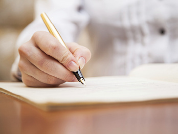 



Komplexe Auslöser können das handschriftliche Verfassen eines Textes oder Klavierspielen vom Notenblatt sein
