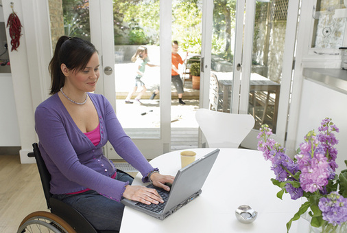 



Ein Heimarbeitsplatz kann die Belastungen für den Arbeitnehmer reduzieren
