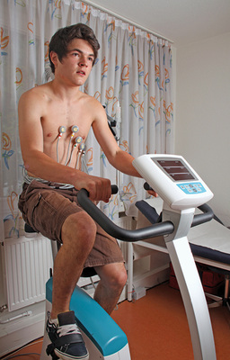 



 Abb. 2: 
 Eignungsuntersuchungen dienen gezielt der Selektion und dem Abgleich, ob der gesundheitliche Zustand einer Person mit einem bestimmten gewollten oder geforderten Personenbild zusammenpasst
