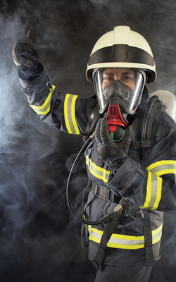 



Feuerwehrleute sollten frei von Atemwegserkrankungen sein und somit „schweren Atemschutz“ tragen können
