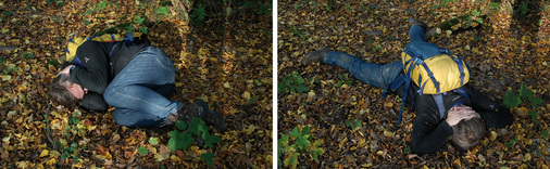 
 Abb. 3: 
 „Tot stellen“ mit im Nacken fest verkrallten Händen. Beide Positionen schützen Bauch und Nacken. Die Bauchlage hat den Vorteil, dass man mit abgespreizten Beinen und Ellenbogen blockieren kann, wenn der Bär einen umdrehen will. Außerdem schützt der Rucksack den Rücken. Körperspannung halten! (Fotos: B.C. Dieckmann)
