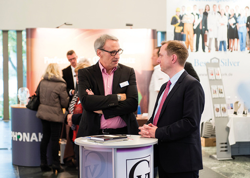 
Dr. med. Jens Petersen und Patrick Hagemann im Gespräch
