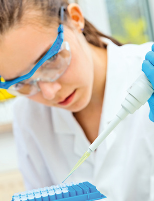 



Jugendliche Praktikanten dürfen nur im Rahmen ihrer Ausbildung Kontakt zu Biostoffen haben
