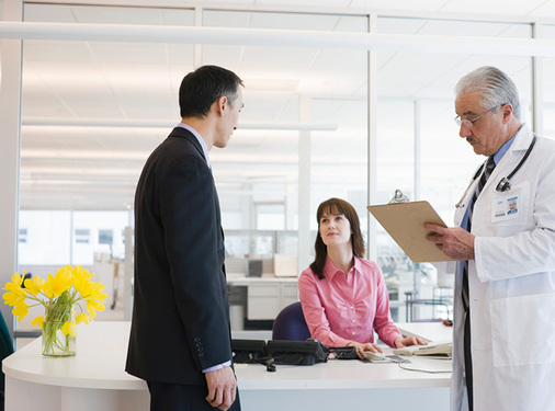 



Der Betriebsarzt sollte in die betrieblichen Arbeitsplatzbeurteilungen einbezogen werden
