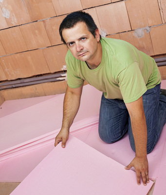 



Arbeiten in Zwangshaltungen wie Knien oder Beugen stellen Belastungen im Sinne der AMR 13.2 dar
