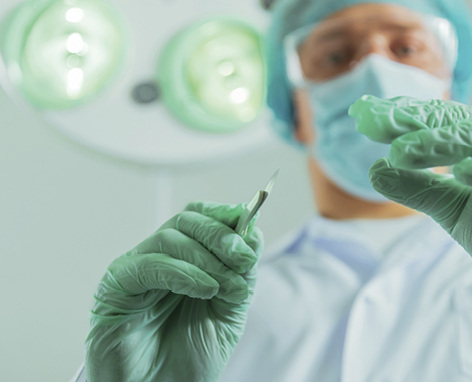 



Bei Tätigkeiten mit der Gefahr von Stich- und Schnittverletzun-gen müssen Maßnahmen zur Abwendung und Eingrenzung einer Infektion festgelegt werden
