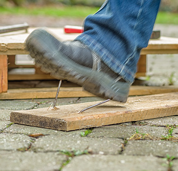 



Sicherheitsschuhe bieten u. a. Schutz vor Unfällen bzw. mechanischen Gefährdungen

