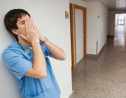



Psychische Belastungen gehören zur Arbeit im Sozial- und Gesundheitswesen dazu, entscheidend sind de-ren Höhe und Intensität
