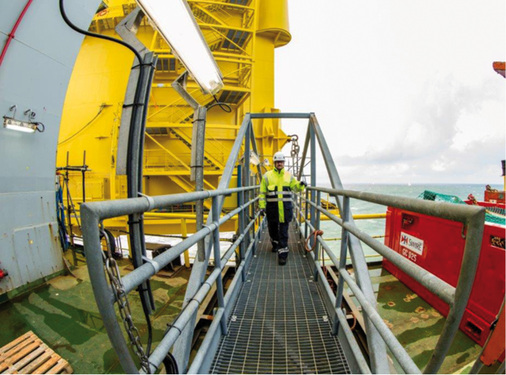 



PSA-Tragepflicht besteht auch auf den Verkehrswegen der Arbeitsschiffe und Plattformen
