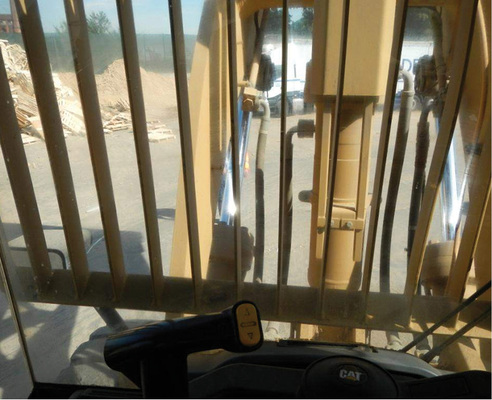 
 Abb. 4: 
 Radlader – Blick aus dem Führerhaus. Quelle: BG Verkehr, 2014
