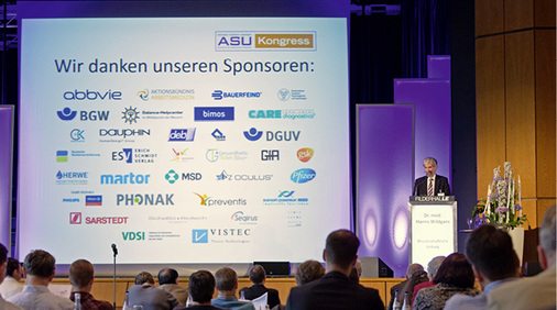 
Dr. Hanns Wildgans dankte den zahlreichen Sponsoren, die zum Gelingen des Kongresses beigetragen haben
