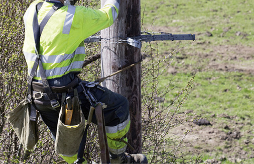 
Bei Arbeiten in großer Höhe sollten die Schutzmaßnahmen dem Stand der Technik entsprechen



