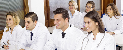 
In der Weiterbildung zur Betriebsmedizinerin/zum Betriebsmediziner fehlt meist das Erlernen von Gesprächsführung, Präsentation und Überzeugungskunst im Umgang mit verschiedenen betrieblichen Akteuren und Interessenvertretern



