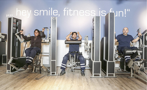 
Moderne Geräte stehen für ein gezieltes Rückentraining zur Verfügung



