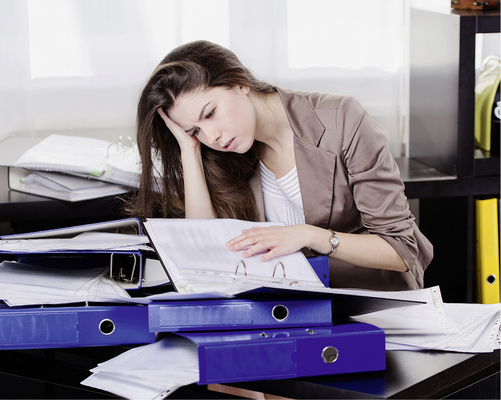 
Umorganisation im Betrieb, Arbeitsüberlastung oder Mobbing am Arbeitsplatz können den Mitarbeiter psychisch stark belasten und müssen in der Gefährdungsbeurteilung berücksichtigt werden


