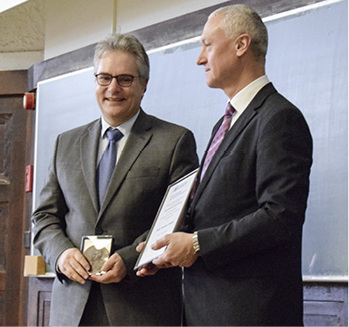 <p>
Verleihung der Joseph-Rutenfranz-Medaille 2017 an Prof. Dr. med. Dirk-Matthias Rose
</p>