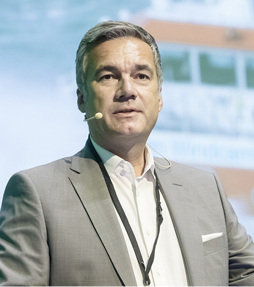 
Dr. Ralf Franke (Siemens) referierte mit beeindruckenden Bildern zum Thema „Telemedizin bei der Siemens AG am Beispiel von Offshore-Arbeitsplätzen“
