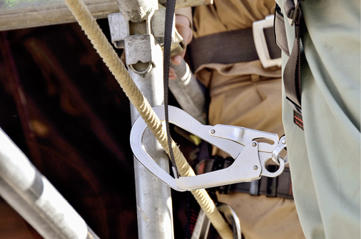 
Die Verwendung von Persönlicher Schutzausrüstung gegen Absturz setzt eine Gefährdungsbeurteilung für diesen Einzelfall voraus



