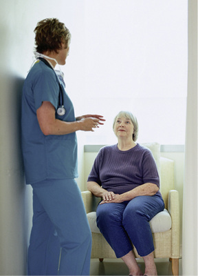 



In der Arztpraxis muss zur anamnestischen Abklärung ein Mindestabstand von ca. 1,50 m zum Patienten eingehalten werden
