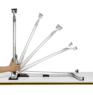 



Das funktionale Herz des neuen Klapptischsystems: der patentierte Mechanismus mit sicherer Einhandbedienung und Selbststabilisierung
