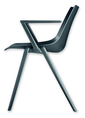 
Durch die harmonischen Linien und Übergänge wird die perfekte Ergonomie des Mehrzweckstuhls Aula auch zum ästhetischen Erlebnis, das Wertschätzung und Wertigkeit vermittelt



