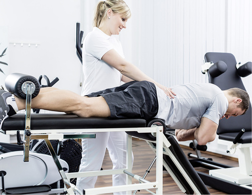 
Um chronische Erkrankungen sowie (drohende) Behinderungen zu vermeiden und die Erwerbsfähigkeit zu erhalten, sind präventive und rehabilitative Maßnahmen notwendig



